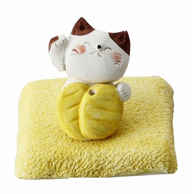 Japanese Incense Holder, Cat On A Yellow Plate - Scents of Japan